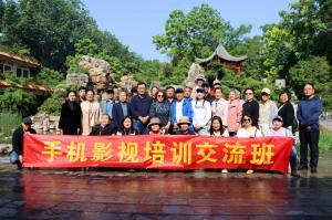 免費(fèi)為社會(huì)開(kāi)展視頻拍攝技能培訓(xùn) ——紀(jì)念新鄉(xiāng)視界影視成立25周年